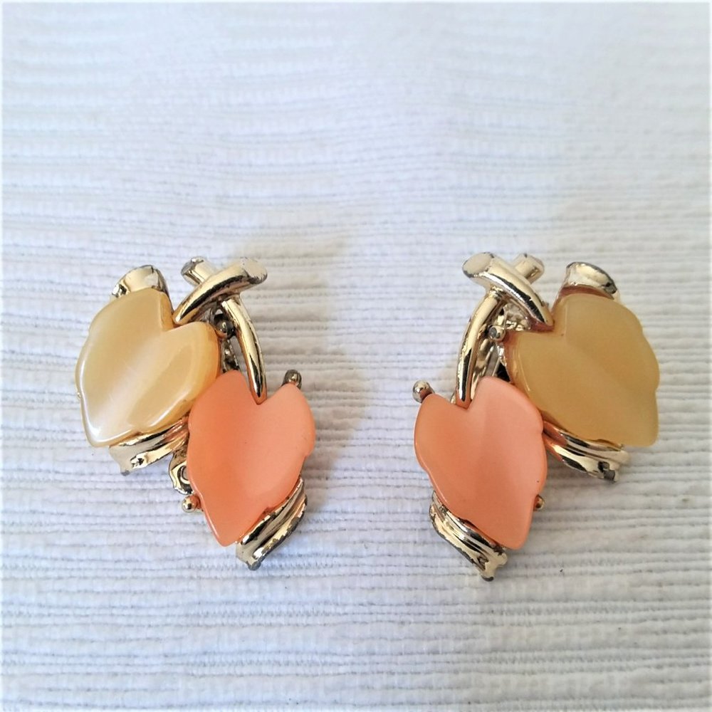 Vintage Lucite Earrings Leaf Clip on Gold Tone Mid Century Heart Leaves MCM
